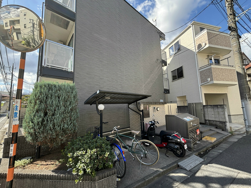 レオパレスSHISUI A棟3階 外観