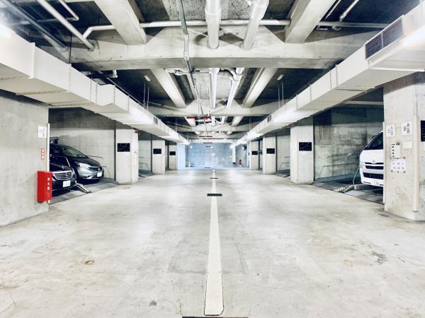 エスタブロマサキ 駐車場