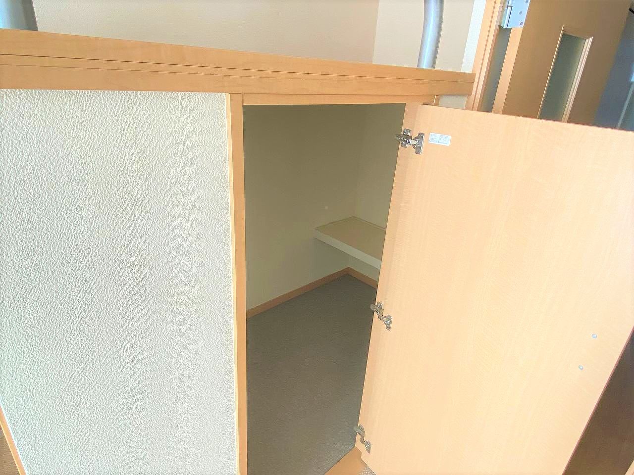 レオパレスサンクワイエット松山303号室 内観