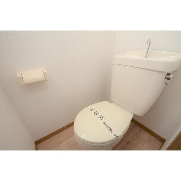 クレセント四ツ木103号室 トイレ