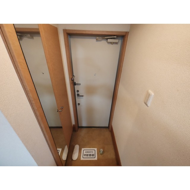 オリーブ上砂町102号室 玄関