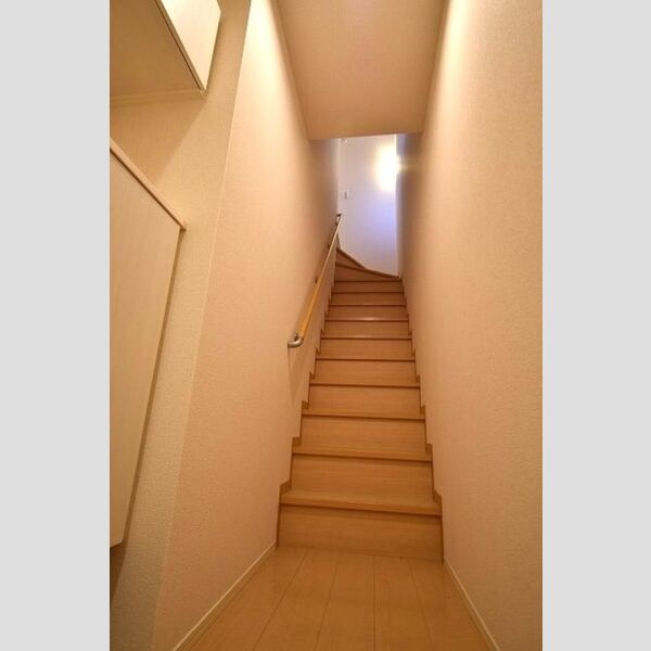 ヴィラボナール　Ⅰ201号室 階段