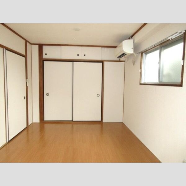 第二吉岡ビル301号室 洋室