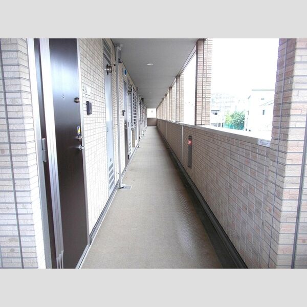 ラマージュⅡ106号室 1階共用廊下