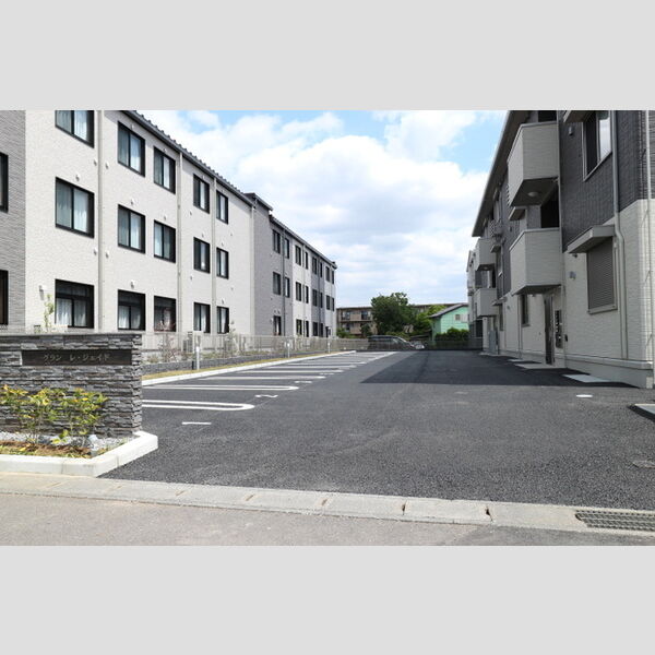 グランレジェイド 駐車場