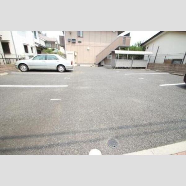 クレールセゾン 駐車場