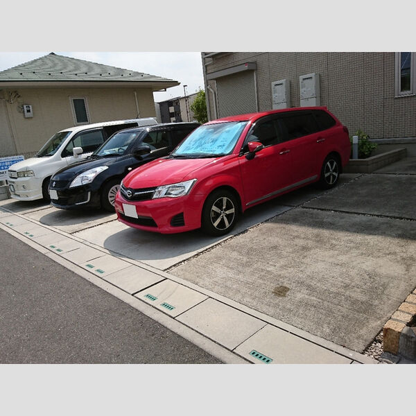サッビア102号室 駐車場