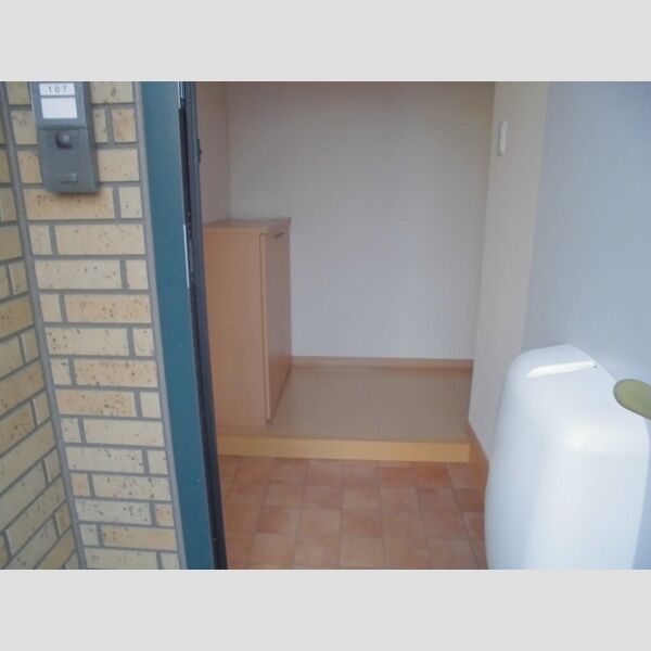 ローズコート宝町 玄関