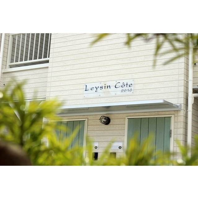 レザン　コート 館銘板