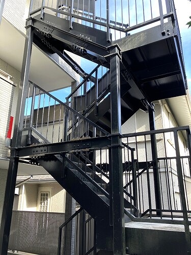 セレーノ村上3階 外階段　※前回募集時2023.8撮影