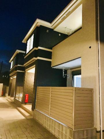 ヴェルジュ 外観写真（夜）