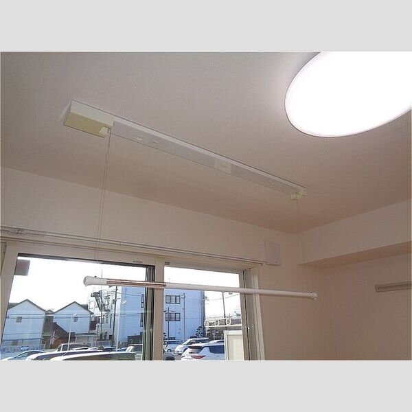 グラン・レーヴ102号室 室内物干し