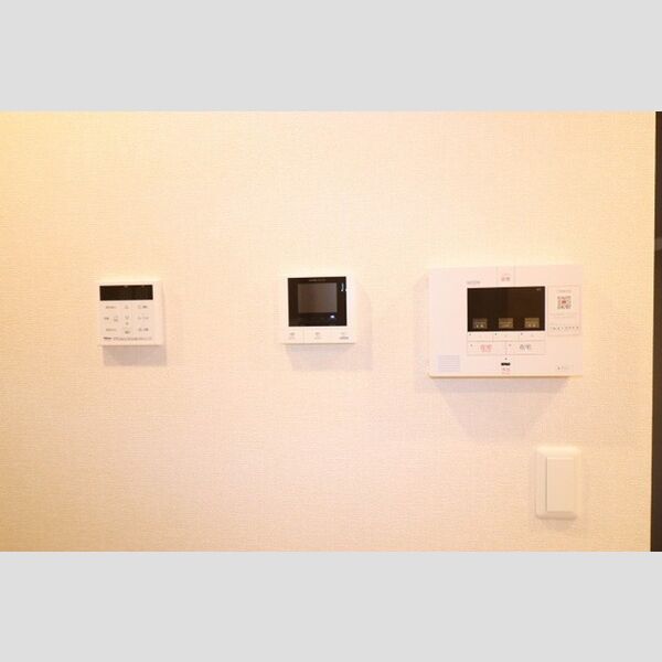 アベニール102号室 SECOMのセキュリティシステム&モニタ付きインターホン