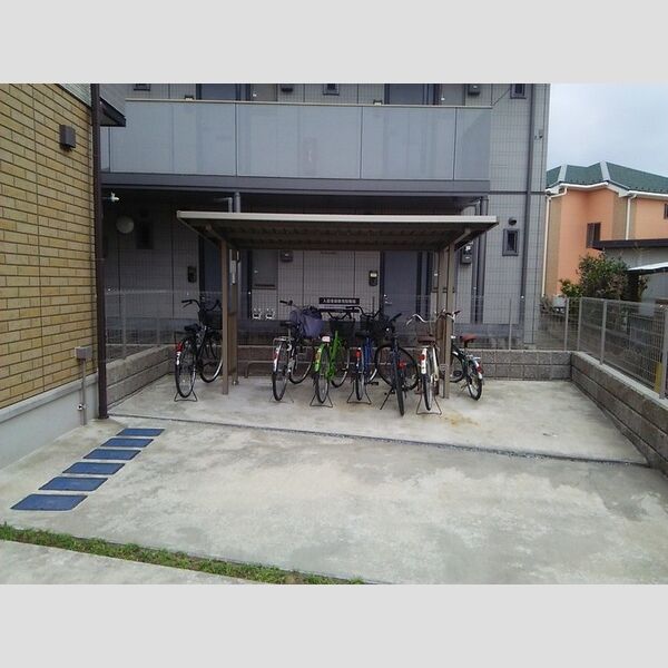 カサブランカ・ハウス 駐輪場