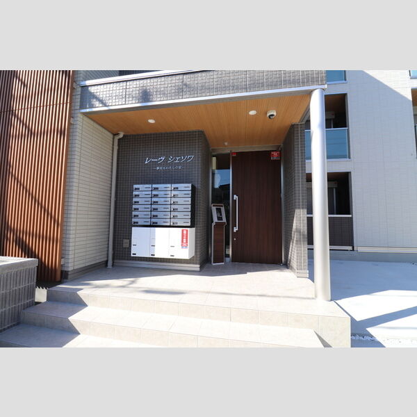 レーヴ・シェソワ206号室 エントランス