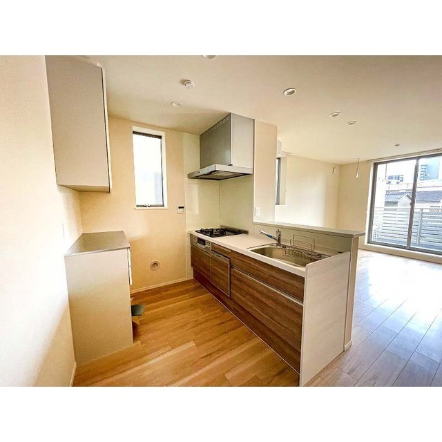 サニーハウス 3口ガスコンロ付きシステムキッチン・食洗器も付いてます