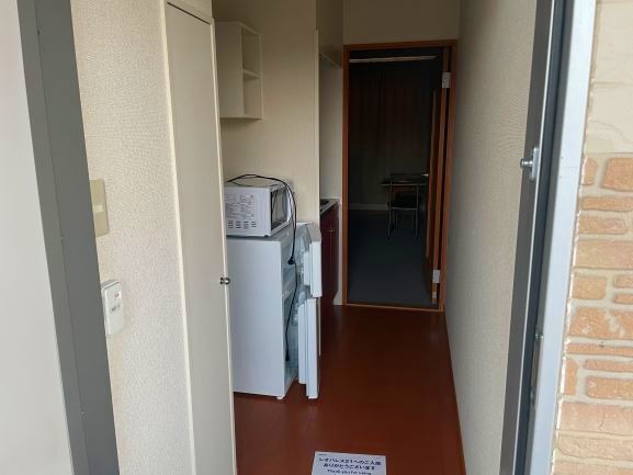 レオパレスウエストヴィレッジ202号室 玄関