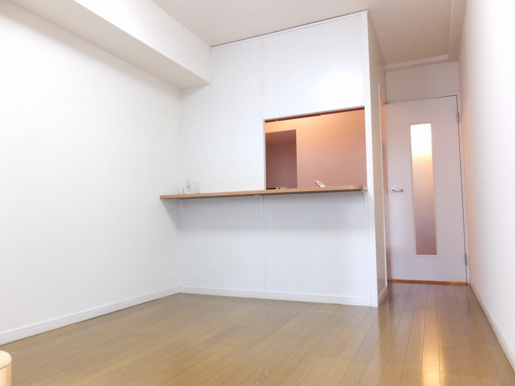 レオパレスグッド・ラック106号室 カウンターキッチン付きのお部屋です。