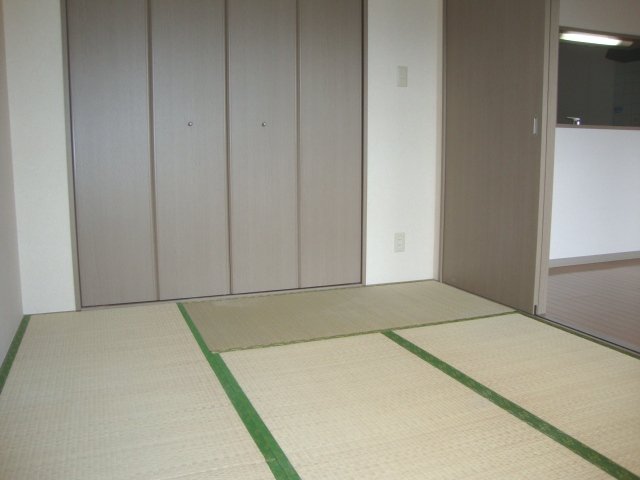 コンフォースⅡ101号室 和室