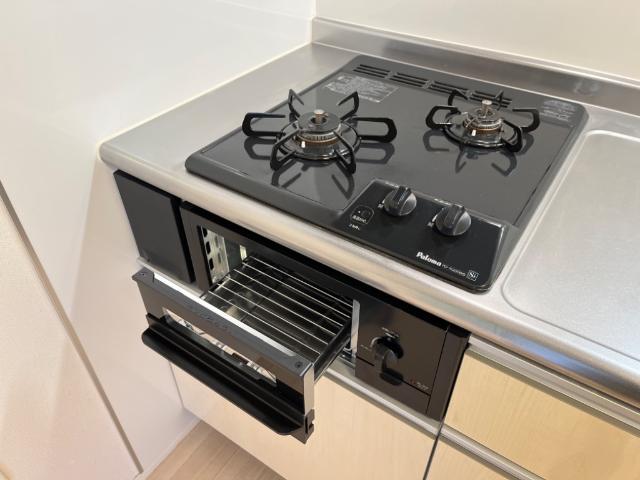 葉山レジデンスⅢ102号室 グリル付き二口コンロ