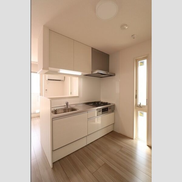 カーサリオ204号室 三口ガスコンログリル付システムキッチン