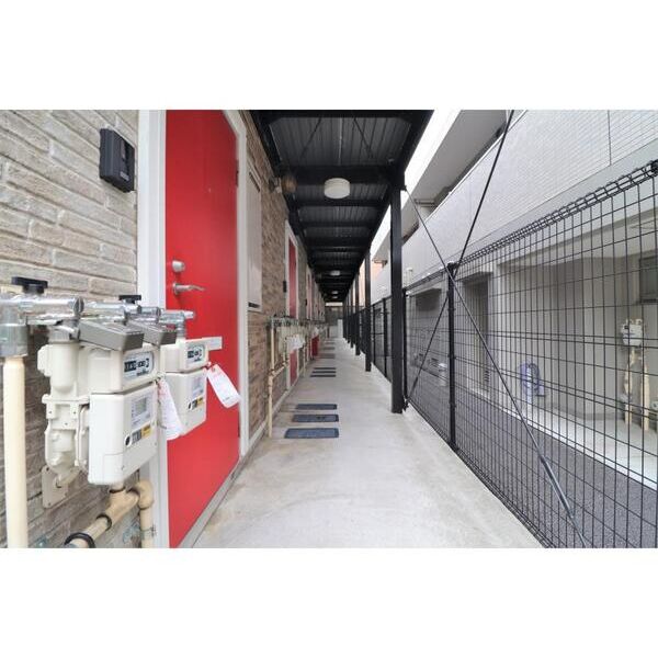 ルミエール大口106号室 エントランス