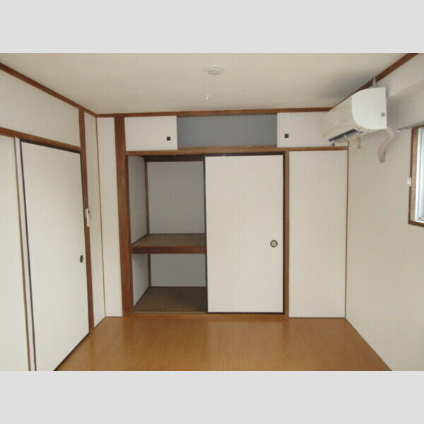 第二吉岡ビル 洋室　収納