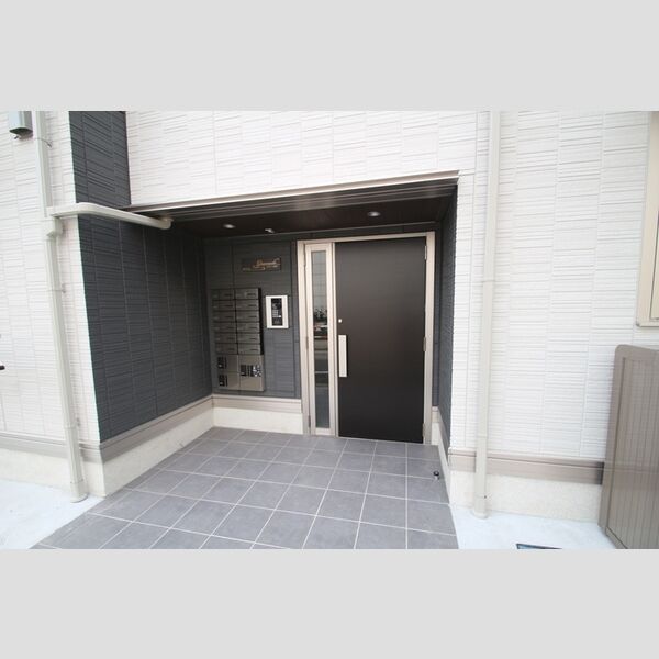 グラナーデ鹿浜 エントランス