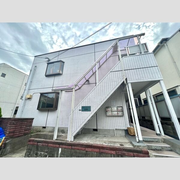 パステロードⅡ番館101号室 建物入口