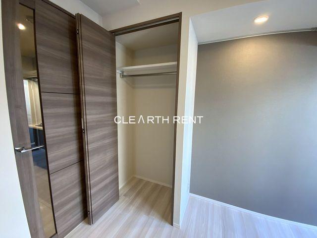 コンシェリア田町4階 ハンガーパイプ付き収納クローゼット