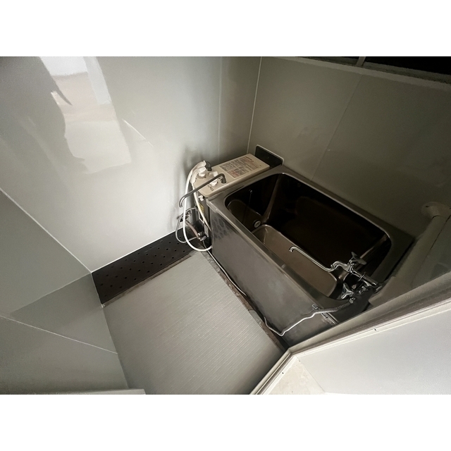 三鷹台ハウス201号室 壁面パネル新規