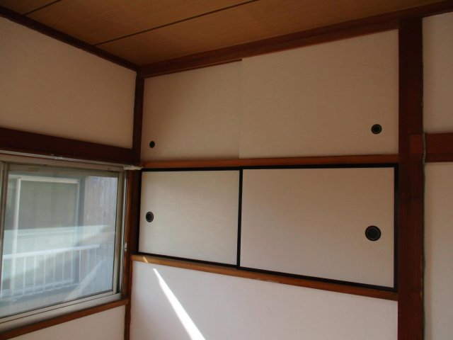 緑区大椎町　白鳥戸建 2階6帖の押入れ