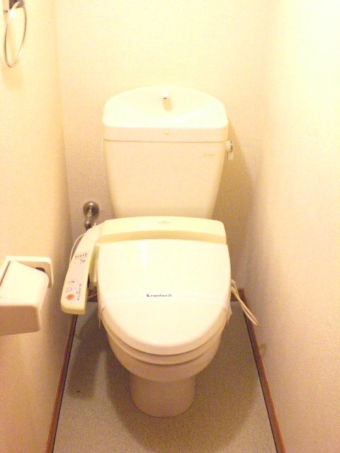 レオパレスノンノン106号室 屋根付き駐輪場