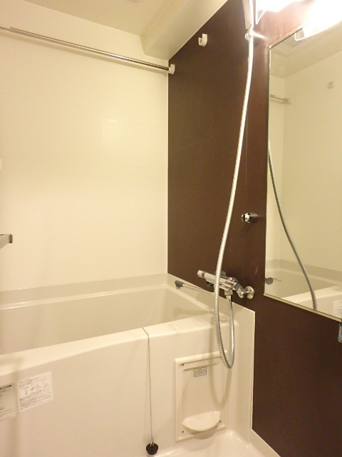 ガーラ横濱関内グランドステージ8階 浴室乾燥機付きバス