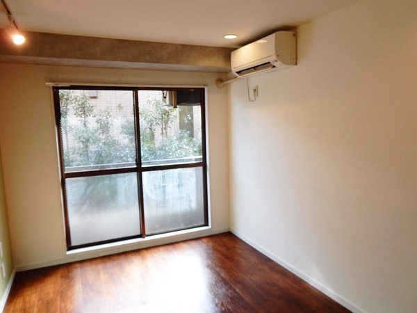 ジュネスAOKI208号室 リビング