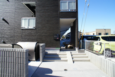 リブリ・リヴェール浦和Ａ エントランス