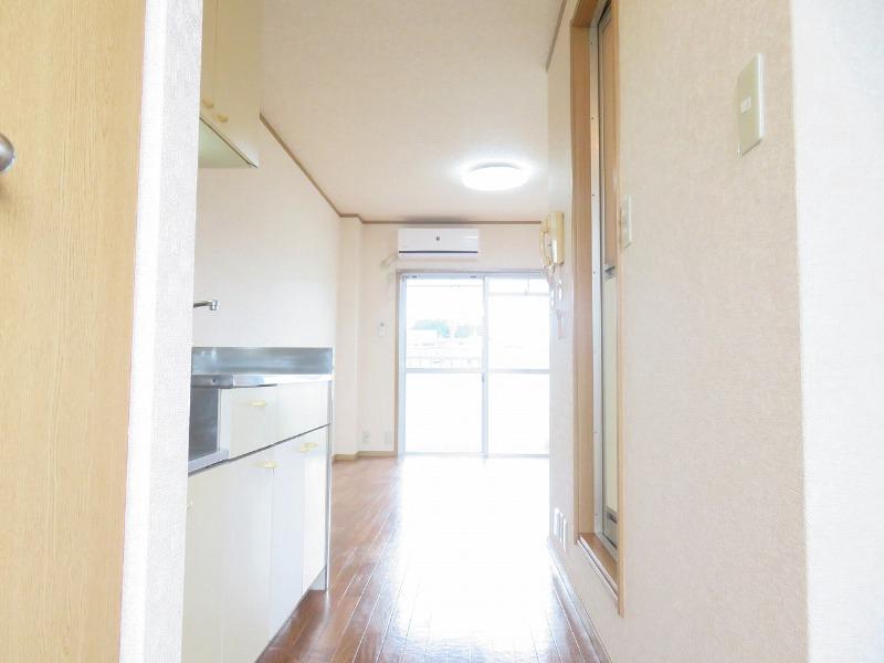 エステートロイヤル1階 ※別部屋写真参照