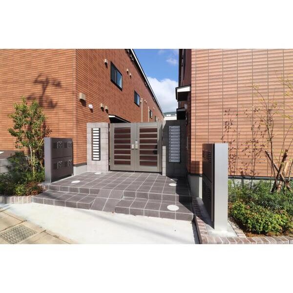 フォレストメゾン西船橋WEST111号室 エントランス