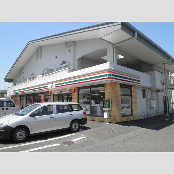 アイウィンド201号室 コンビニ