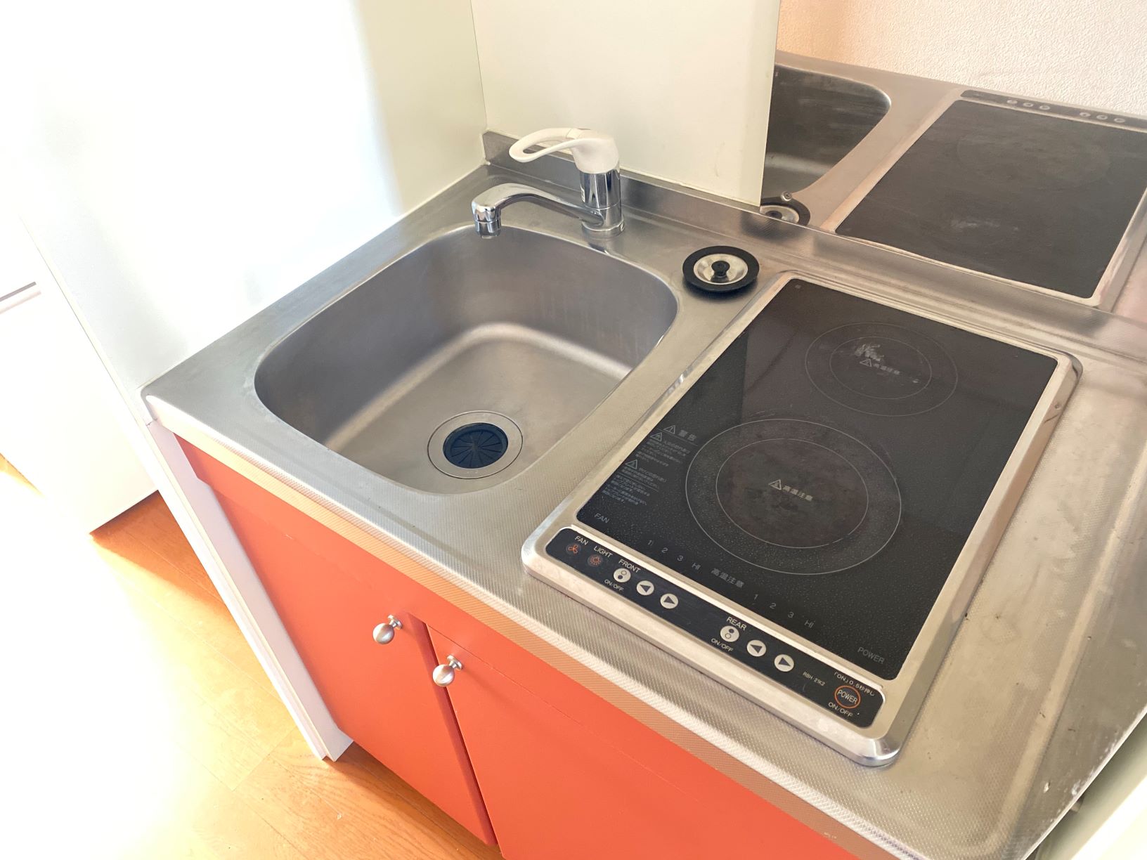 レオパレスリヴェールⅢ208号室 靴箱