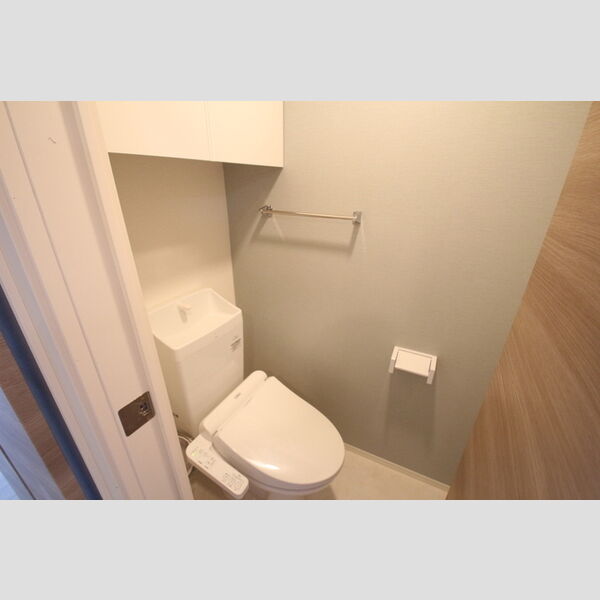 アヴァンス東日暮里302号室 トイレ