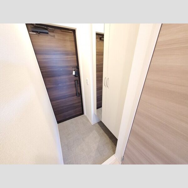 グラン・セントラル102号室 玄関