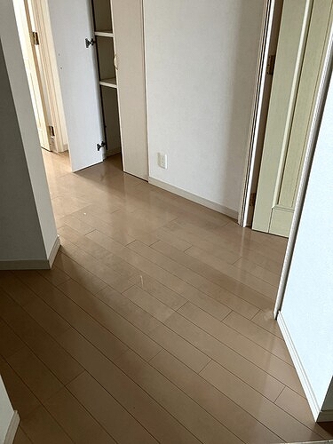 グランシティ上用賀5階 玄関から廊下　※前回募集時2025年3月の写真