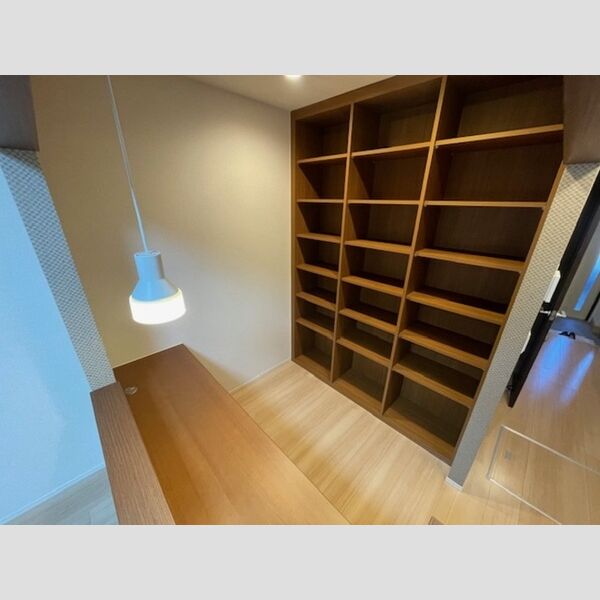 エミネンスⅡ102号室 書斎スペース+収納棚