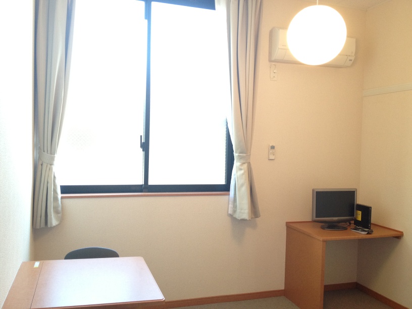 レオパレスノースブライト ナチュラルな木目と白を基調とした室内