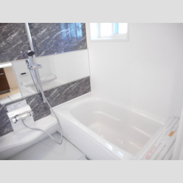 アイビーコートT102号室 浴室(小窓付)