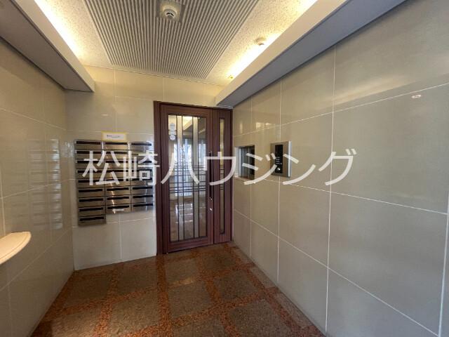 ファインクレスト新井5階 エントランス