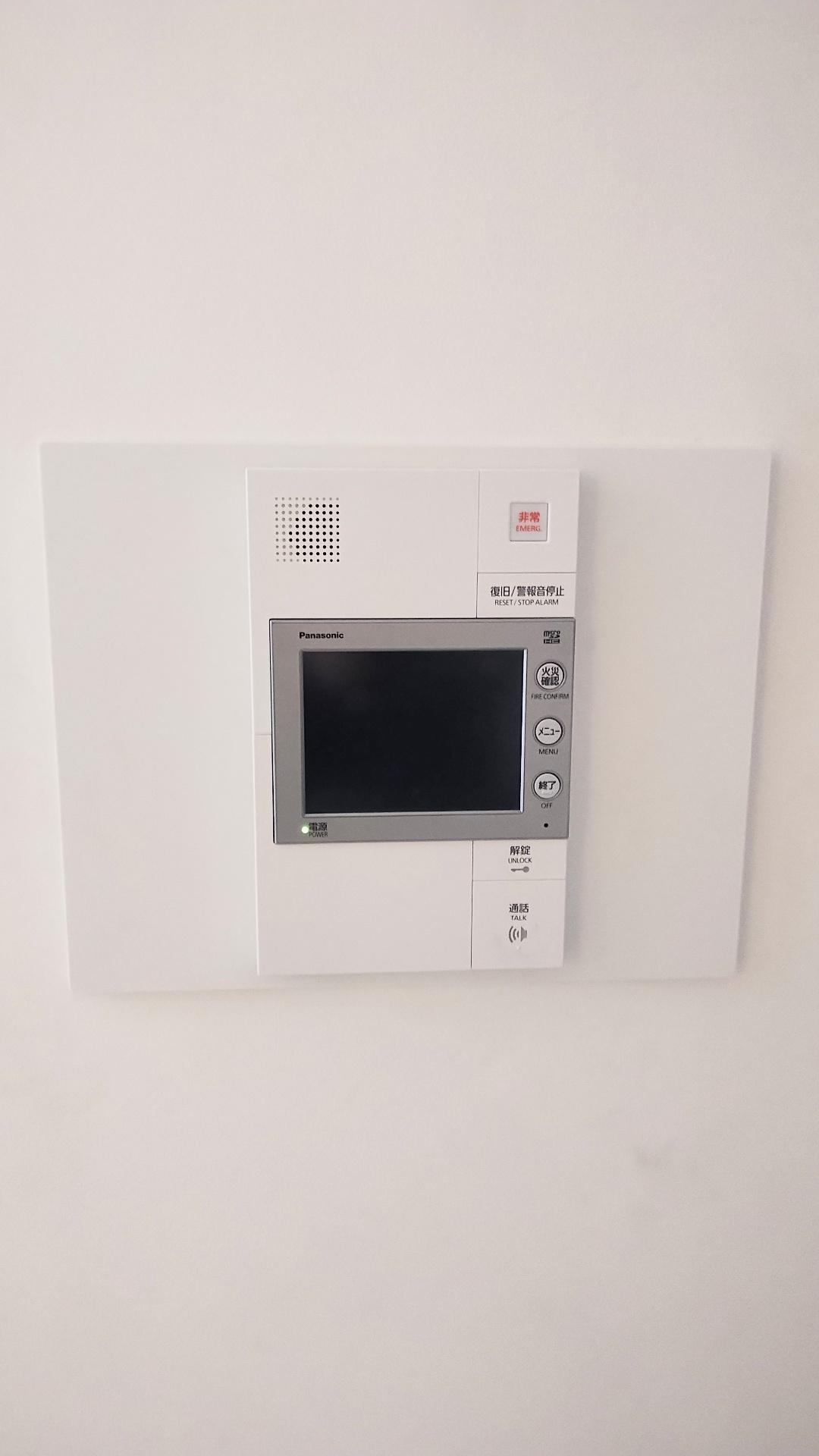 ファミール銀座イースト14階 万一の侵入者に備え、安心安全の警報機付きテレビドアホンです。