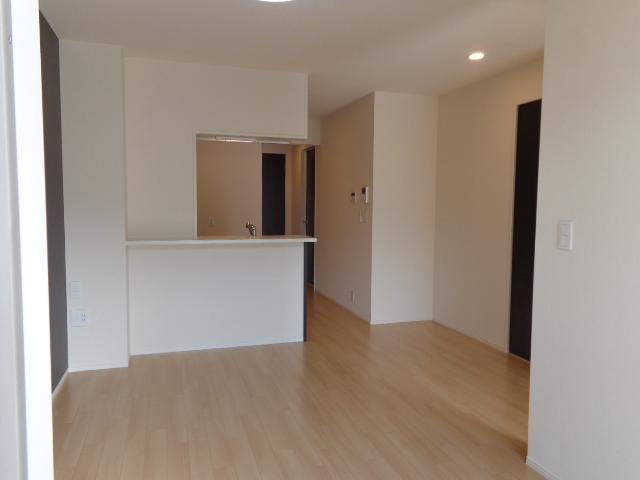 メゾン　ラ　ティーダ（maison la teada）00103号室 リビング