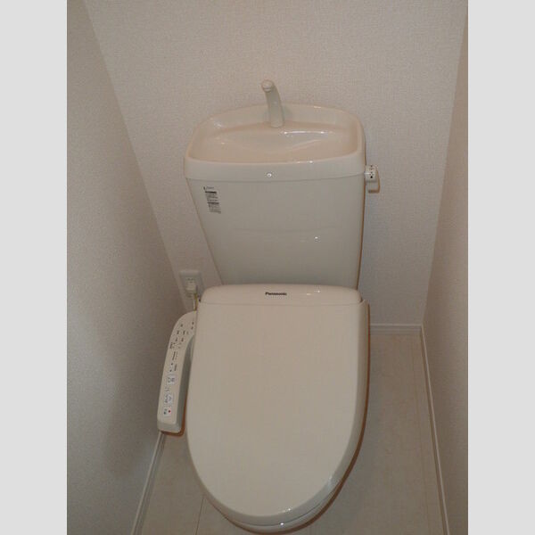 Apartment SARATOGA 温水洗浄便座付きトイレ